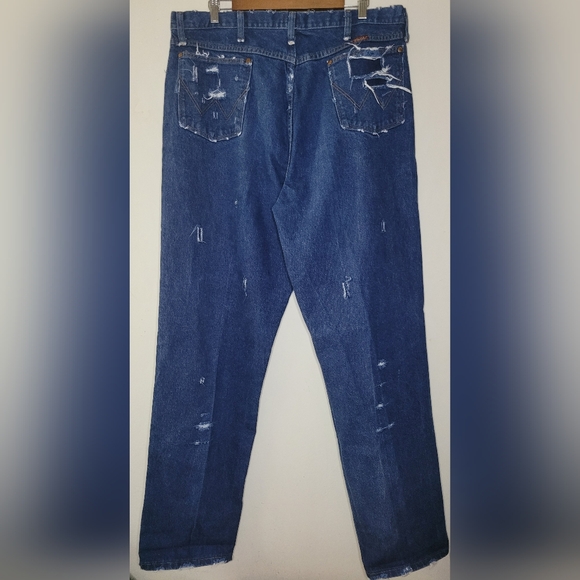 VTG Wrangler Custom Distressed Baggy Relaxed Straight Cowboy Cut Jeans 40x36 - Picture 7 of 7